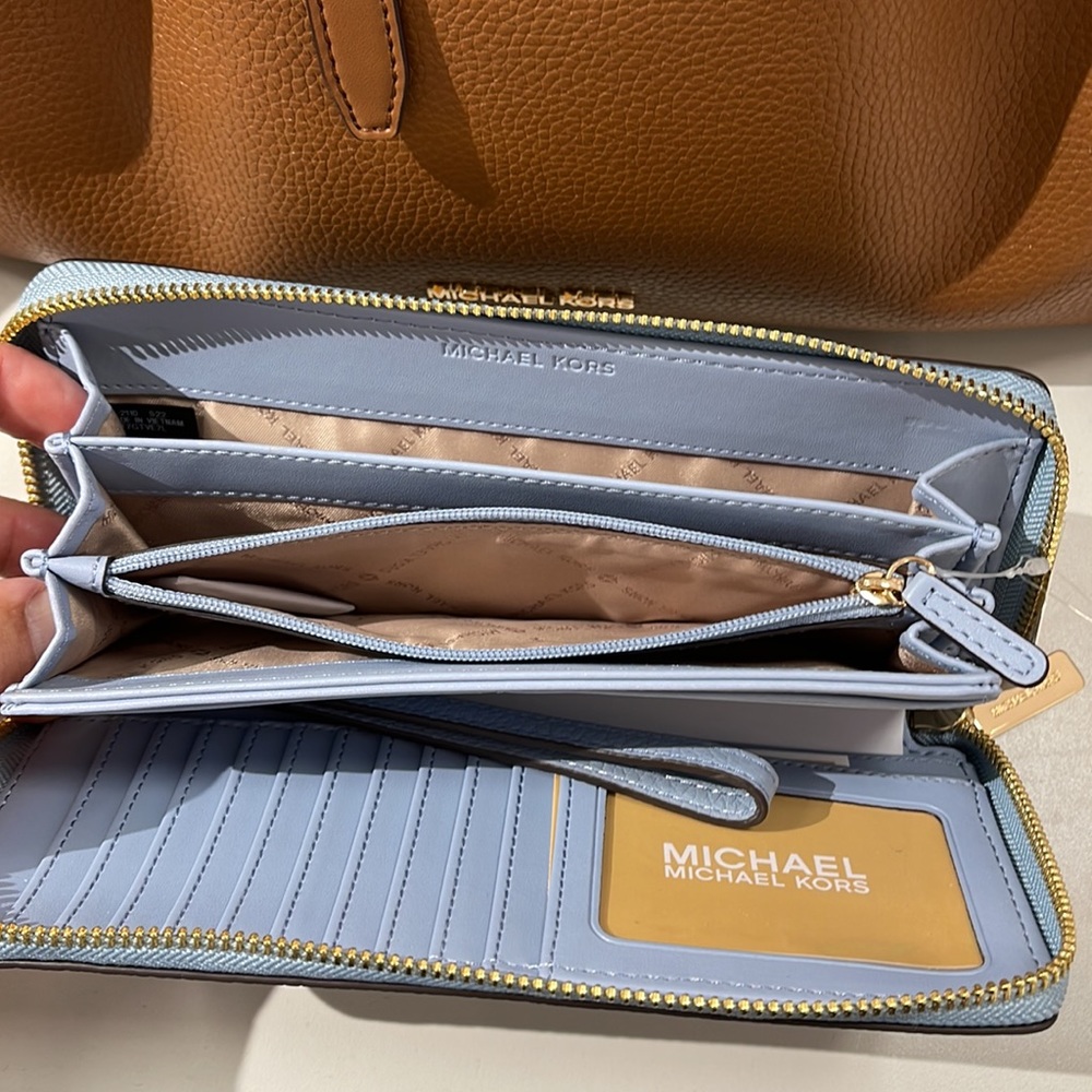 Michael Kors Jet Set Travel Large Travel CONTINENTAL 
Pale Blue - Picture 10 of 16
